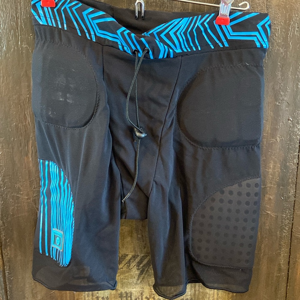 Women’s padded snowboard crash shorts